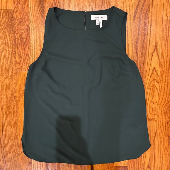 Lark & Ro emerald green tank with keyhole closure in back - Picture 1 of 4